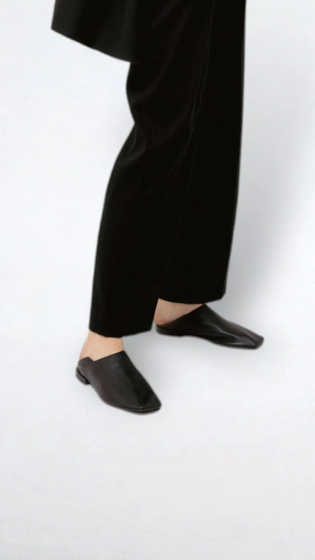 ALTAMIRA - Black Woman Soft Leather Sacchetto Flat Slippers