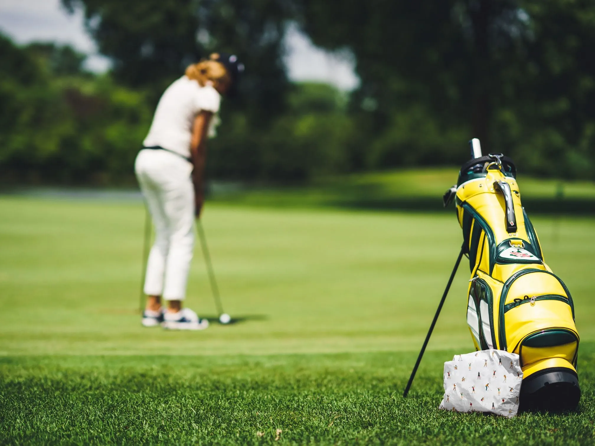 Medium Zipper Pack in Golfers on the Green