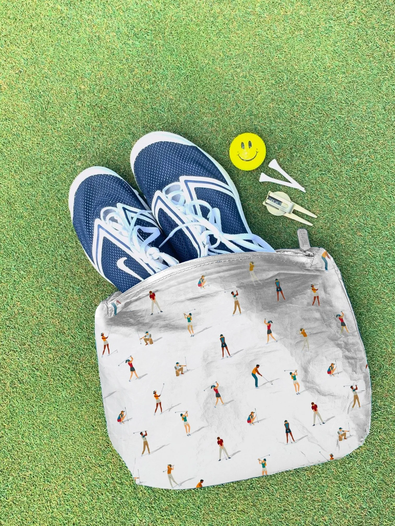 Medium Zipper Pack in Golfers on the Green