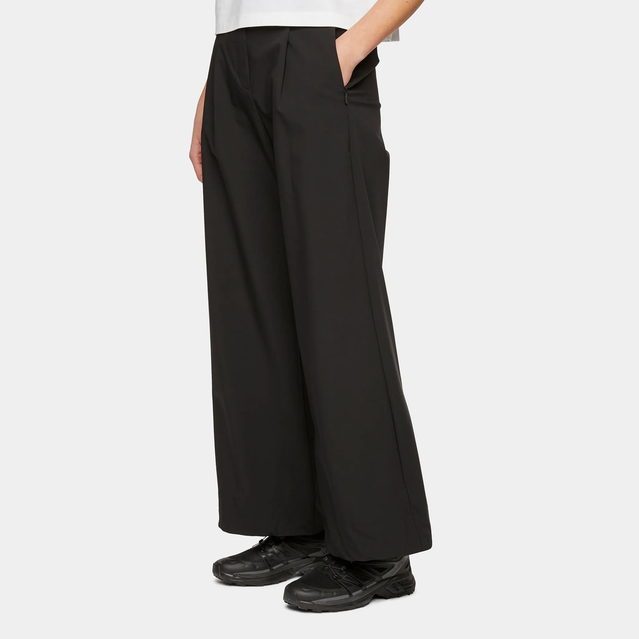 Wide Leg Tech Trouser